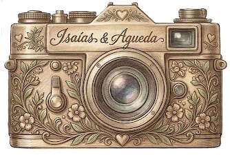 Cámara antigua ilustrada con los nombres de Isaías y Águeda
